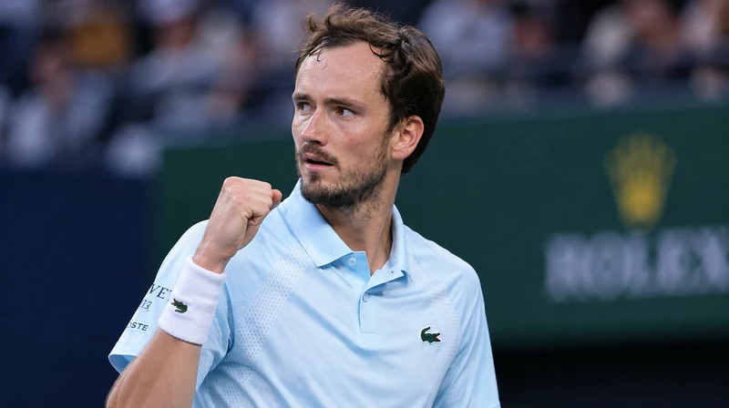 Даниил Медведев в 11-й раз победил Стефаноса Циципаса на турнирах ATP — на «Мастерсе» в Шанхае