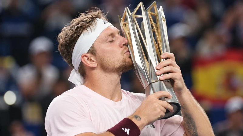 Алехандро Давидович Фокина обыграл Рафаэля Ходара и выиграл ATP-1000 в Шанхае